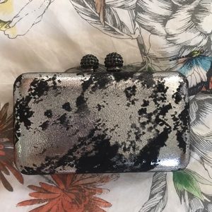 LA REGALE Party clutch. Hard case, silver foil.